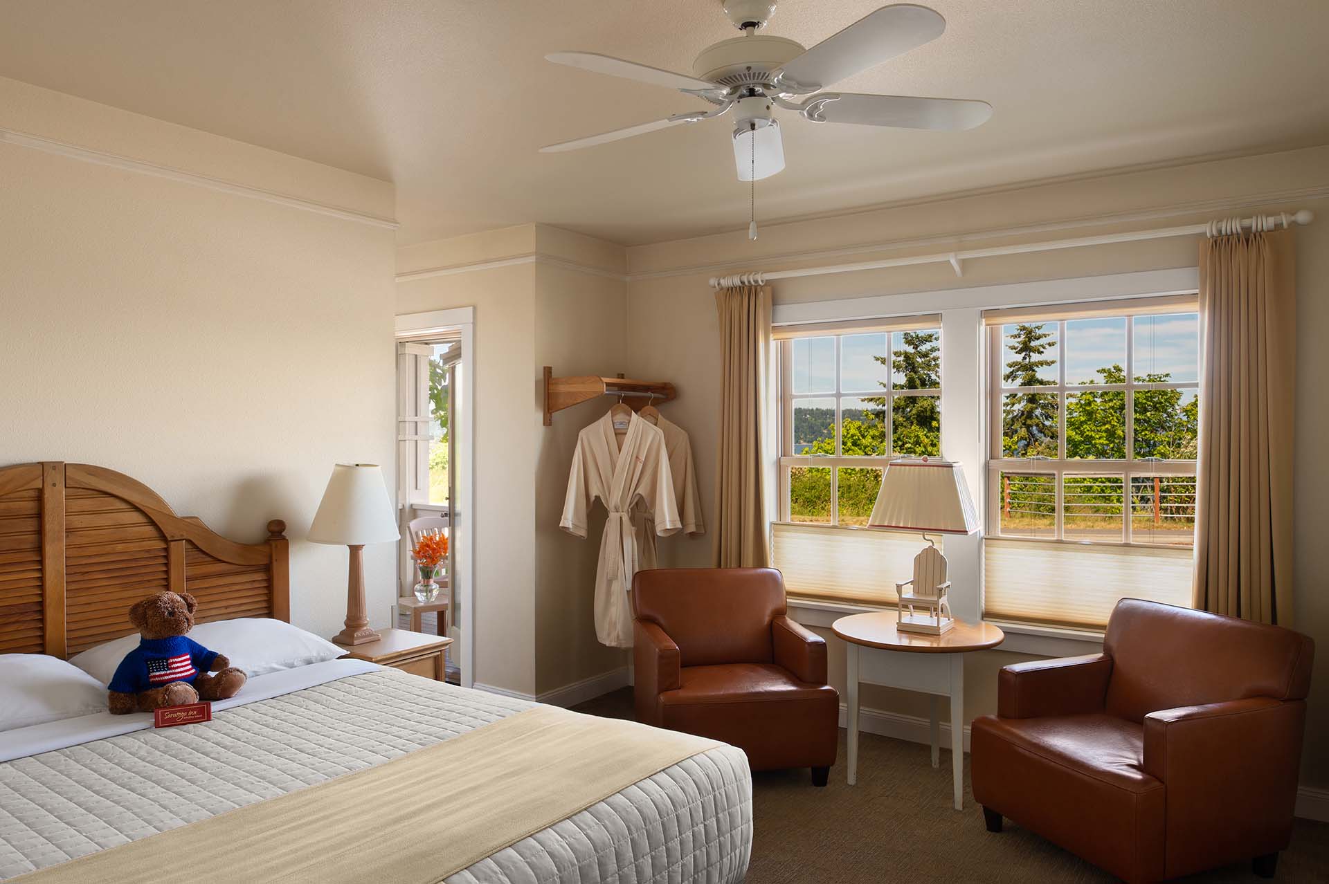 Queen Rooms Saratoga Inn Whidbey Island